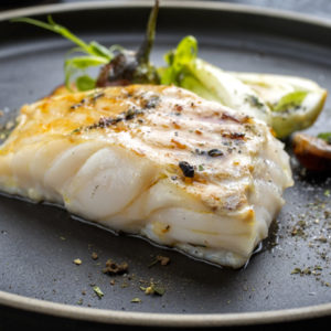 Cabillaud rôti, crème de chorizo et pommes de terre grenailles