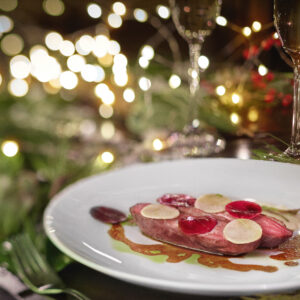Magret de canard Français, sauce au miel & thym citronné mille-feuilles de pommes de terre