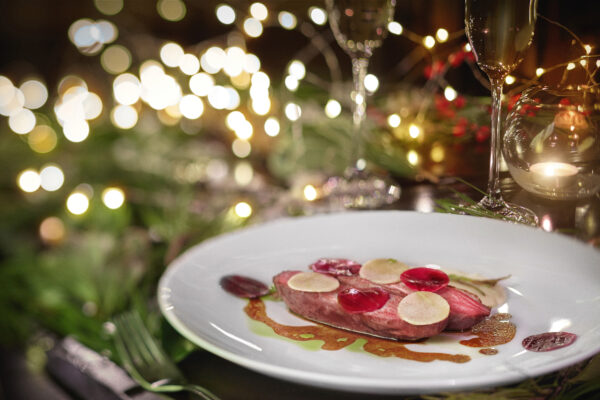Magret de canard Français, sauce au miel & thym citronné mille-feuilles de pommes de terre